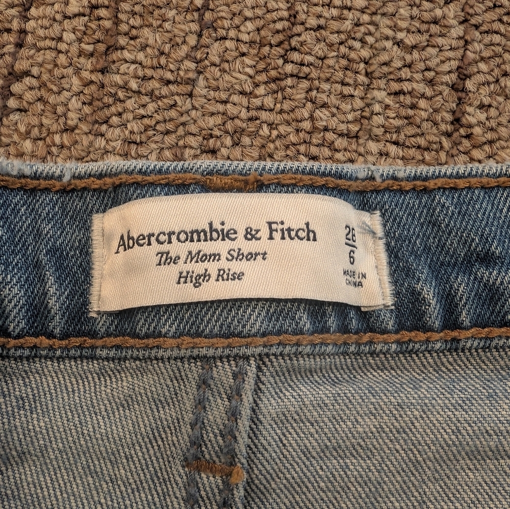 Abercrombie & Fitch The Mom Short High Waisted Distressed Jean Shorts Size 28/6 - Picture 4 of 7